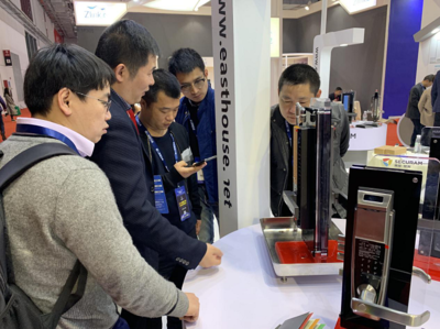 東屋世安攜智能安防產(chǎn)品探“鎖”2019上海建博會